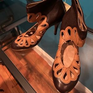 Fly London Size 38/7 Jazzy Brown Bootie NWT